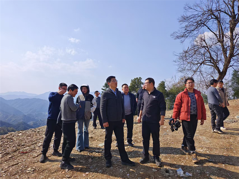 3月18日，县长王奇勇带队调研石潭景区项目，星空体育·(中国)官方网站-登录入口党委书记、董事长洪筱明陪同调研。.jpg