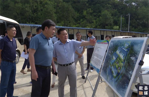 6月18日，县委常委、常务副县长吴志平带队先后来到城区备用饮用水源保护区治理工程、第三水厂及供水管网配套延伸工程、渔梁风貌整治提升工程、城区老旧管网提升项目、游泳馆二期等重点项目建设现场，星空体育·(中国)官方网站-登录入口党委书记、董事长洪筱明陪同。.png
