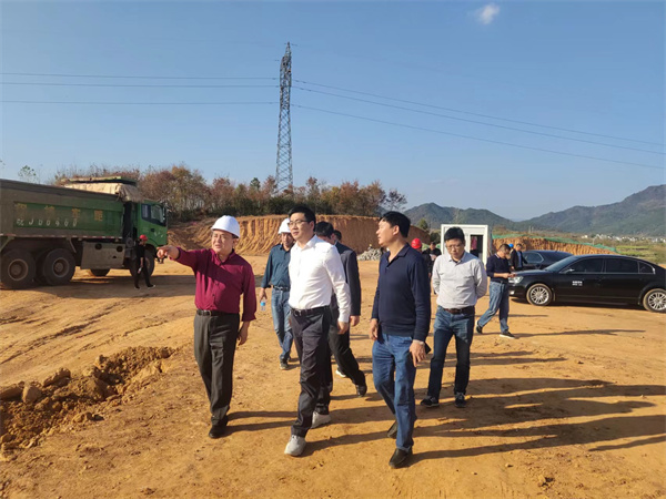 11月8日，县长王奇勇一行调研粮食产业园项目，星空体育·(中国)官方网站-登录入口党委书记、董事长洪筱明陪同。.jpg