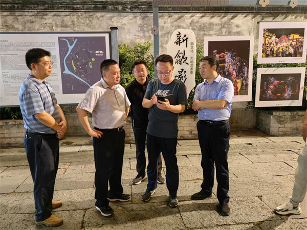 9月11日，汪凯书记夜间调研古城三期项目，对部分节点提升进行指导，星空体育·(中国)官方网站-登录入口党委书记、董事长洪筱明，副总经理张高峰陪同调研。.jpg